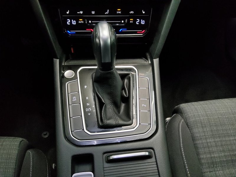 Volkswagen Passat Variant 2.0 TDI automatik Business • ACC • Full LED — 6