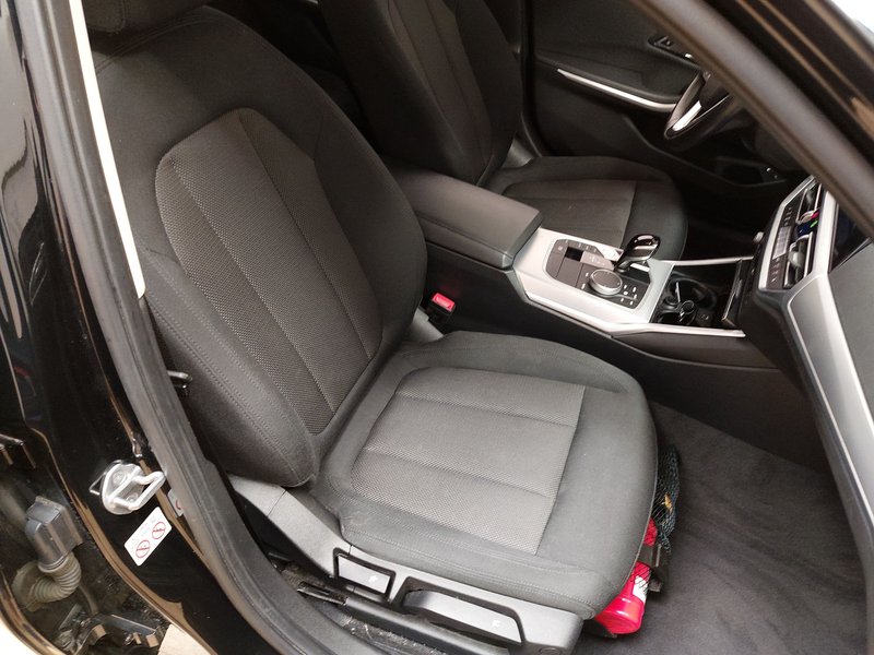 BMW 320e Touring automatik • ACC • LED — 12