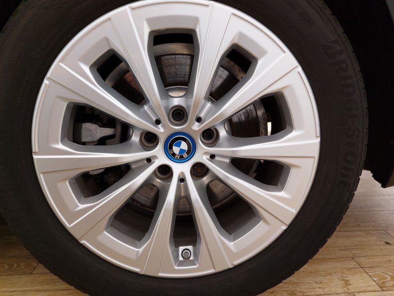 BMW 320e Touring automatik • ACC • LED — 14