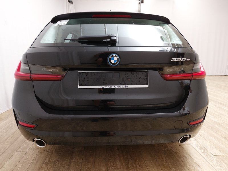 BMW 320e Touring automatik • ACC • LED — 16