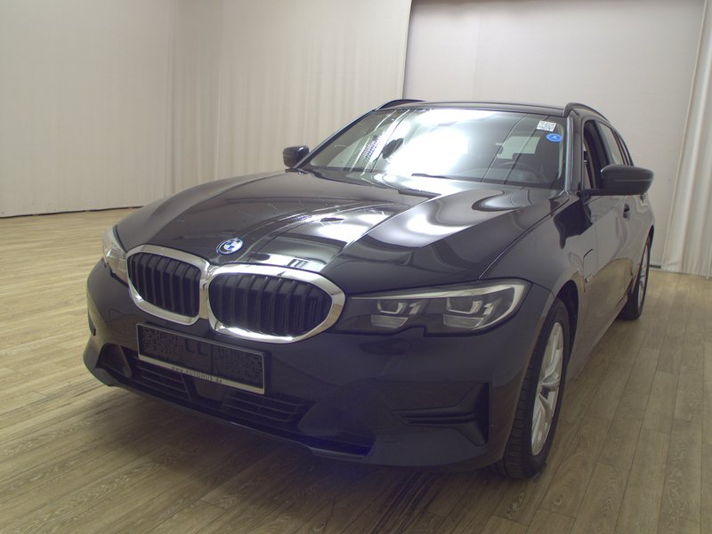 BMW 320e Touring automatik • ACC • LED — 2