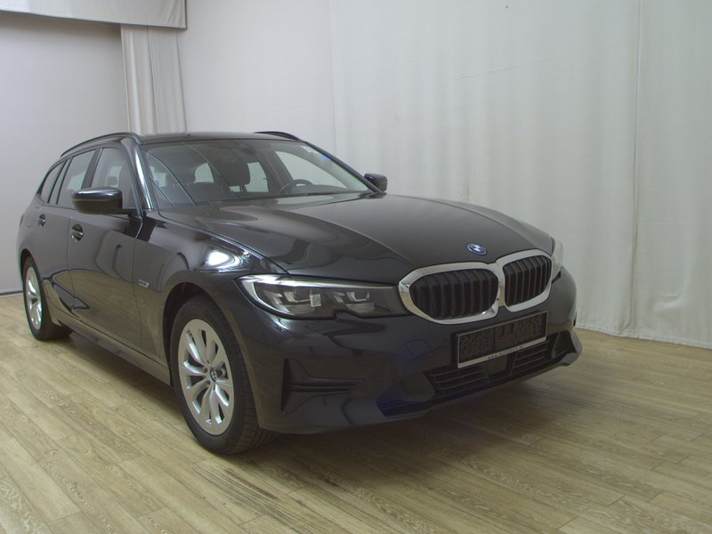 BMW 320e Touring automatik • ACC • LED — 3