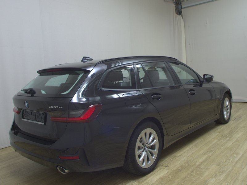 BMW 320e Touring automatik • ACC • LED — 4