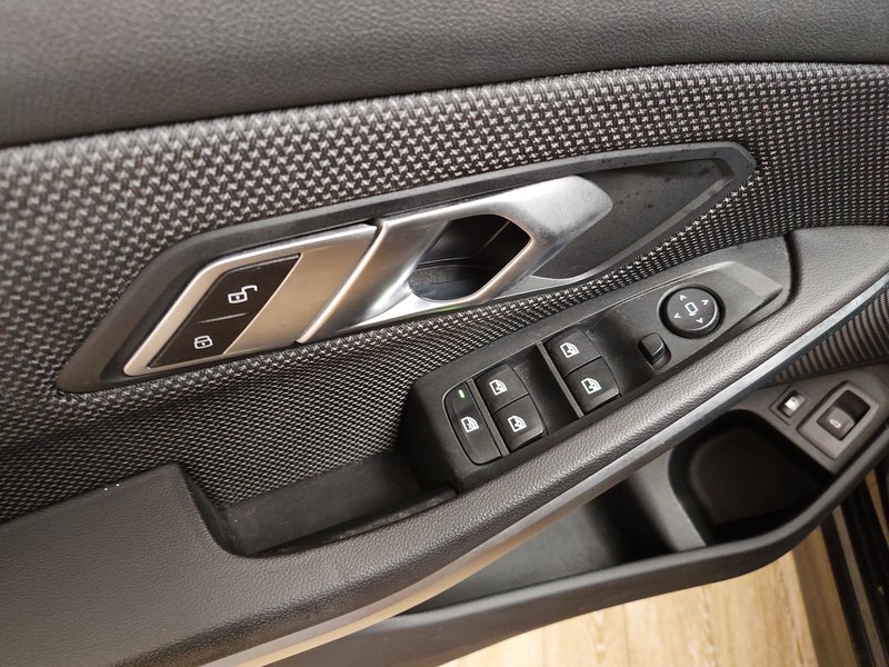 BMW 320e Touring automatik • ACC • LED — 5