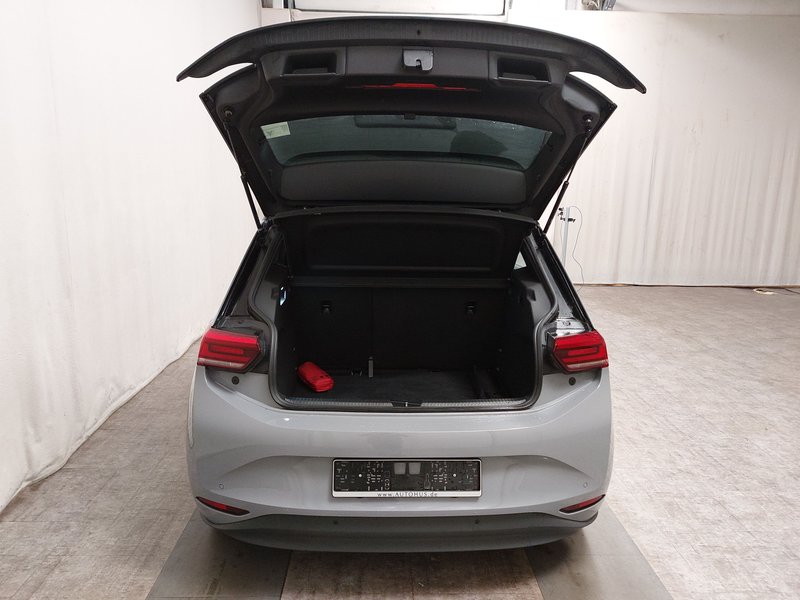 Volkswagen ID.3 Pro Performance • Full LED — 17