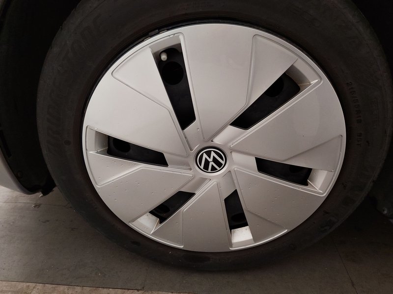 Volkswagen ID.3 Pro Performance • Full LED — 8