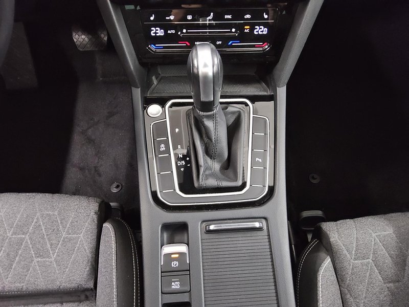 Volkswagen Passat Variant 2.0 TDI automatik Business • panorama • ACC — 6