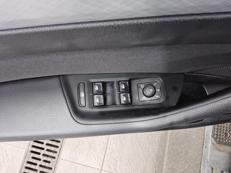 Volkswagen Passat Variant 2.0 TDI automatik Business • panorama • ACC — 9