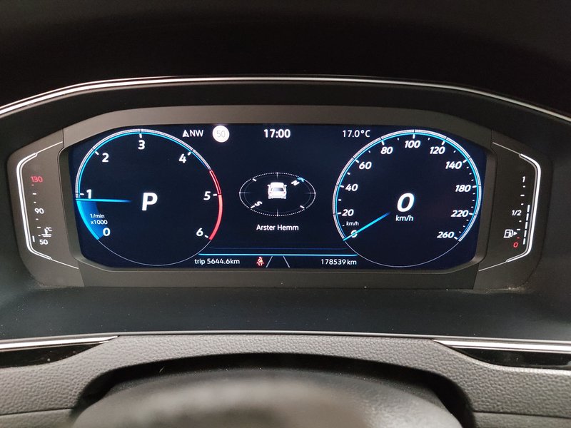 Volkswagen Passat Variant 2.0 TDI Business automatik • ACC • LED — 17