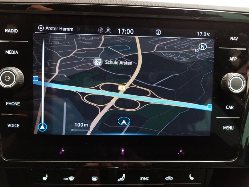 Volkswagen Passat Variant 2.0 TDI Business automatik • ACC • LED — 18