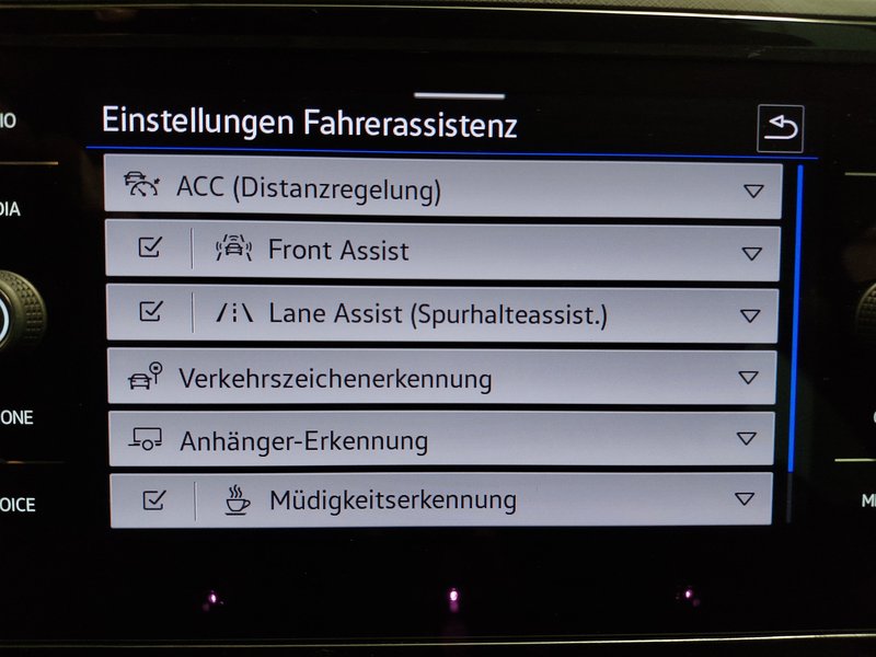 Volkswagen Passat Variant 2.0 TDI Business automatik • ACC • LED — 20