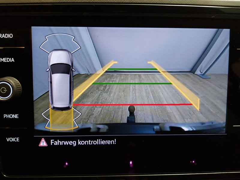 Volkswagen Passat Variant 2.0 TDI Business automatik • ACC • LED — 21
