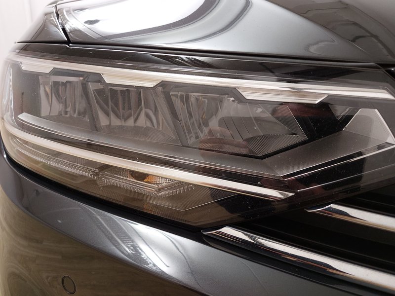 Volkswagen Passat Variant 2.0 TDI Business automatik • ACC • LED — 22