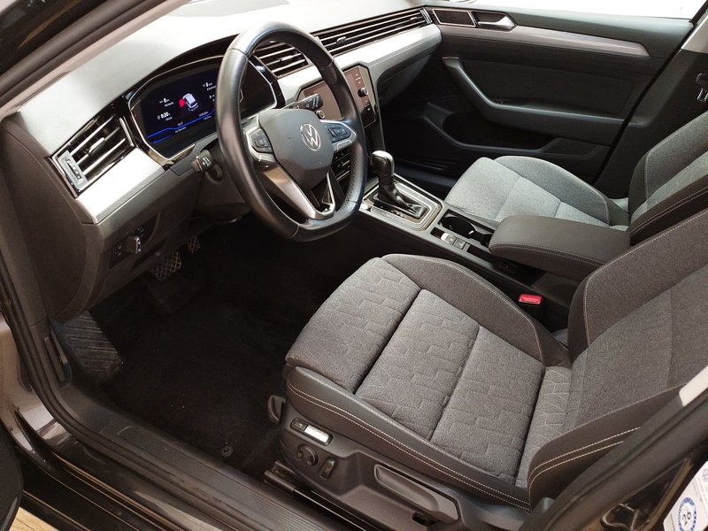 Volkswagen Passat Variant 2.0 TDI Business automatik • ACC • LED — 6