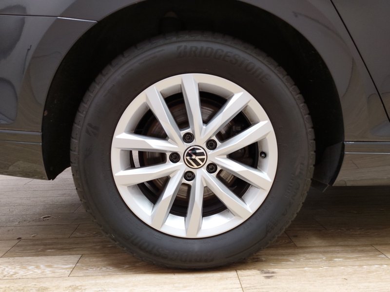 Volkswagen Passat Variant 2.0 TDI Business automatik • ACC • LED — 8
