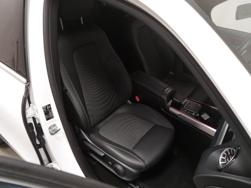 Mercedes-Benz EQB 300 Progressive • ACC • 360° kamera — 10