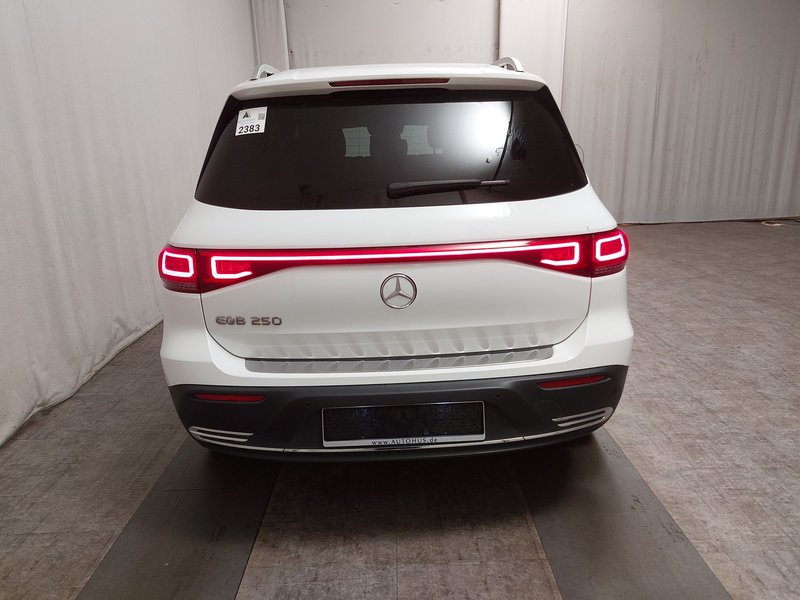 Mercedes-Benz EQB 300 Progressive • ACC • 360° kamera — 14