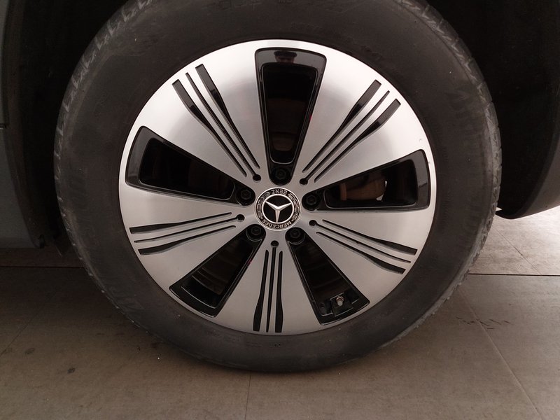 Mercedes-Benz EQB 300 Progressive • ACC • 360° kamera — 8