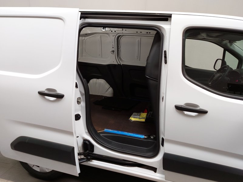 Opel Combo Cargo 1.5 D • tempomat • senzori za parkiranje — 11