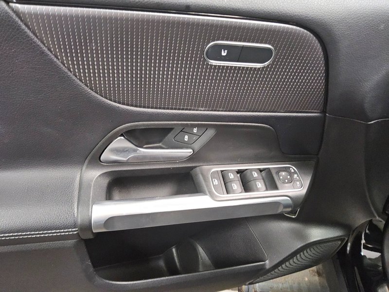 Mercedes-Benz GLB 250 automatik Progressive • ACC • LED — 10
