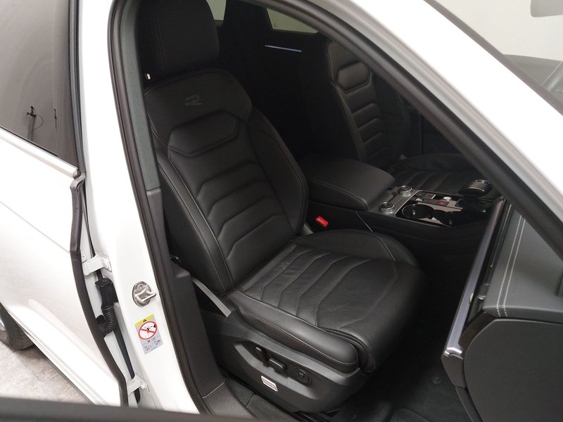Volkswagen Touareg 3.0 TDI 4MOTION R-Line automatik • ACC • LED — 10