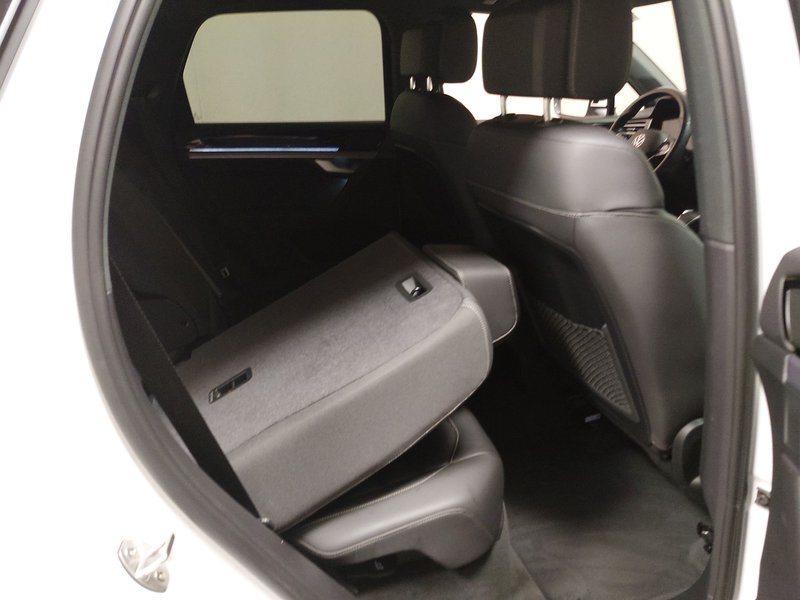 Volkswagen Touareg 3.0 TDI 4MOTION R-Line automatik • ACC • LED — 11