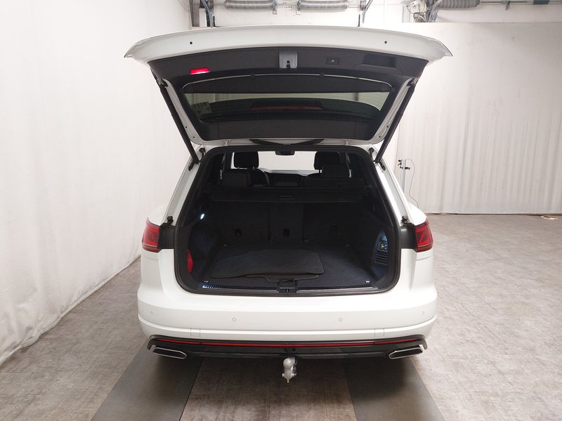 Volkswagen Touareg 3.0 TDI 4MOTION R-Line automatik • ACC • LED — 17