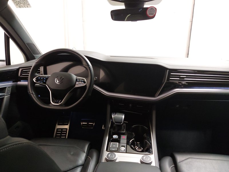 Volkswagen Touareg 3.0 TDI 4MOTION R-Line automatik • ACC • LED — 18