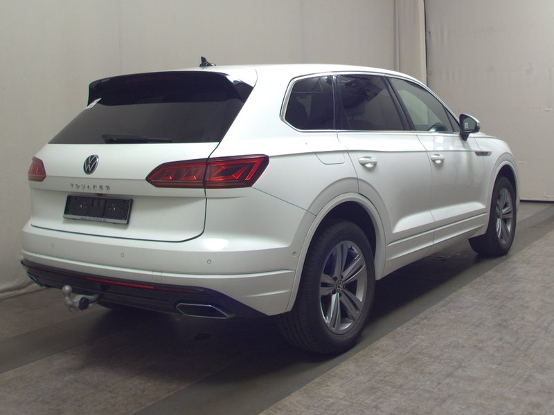 Volkswagen Touareg 3.0 TDI 4MOTION R-Line automatik • ACC • LED — 4