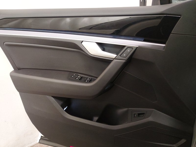 Volkswagen Touareg 3.0 TDI 4MOTION R-Line automatik • ACC • LED — 5