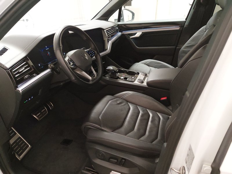 Volkswagen Touareg 3.0 TDI 4MOTION R-Line automatik • ACC • LED — 6