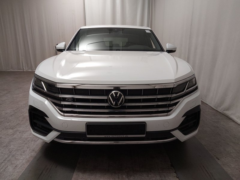 Volkswagen Touareg 3.0 TDI 4MOTION R-Line automatik • ACC • LED — 9