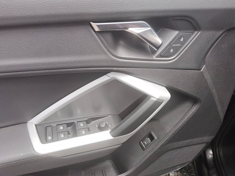 Audi Q3 Sportback 35 TDI automatik • koža • digitalni instrumenti — 10
