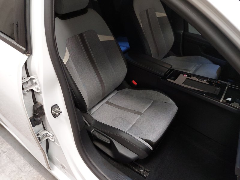 Opel Astra ST 1.5 D Business Elegance automatik • ACC • LED — 10