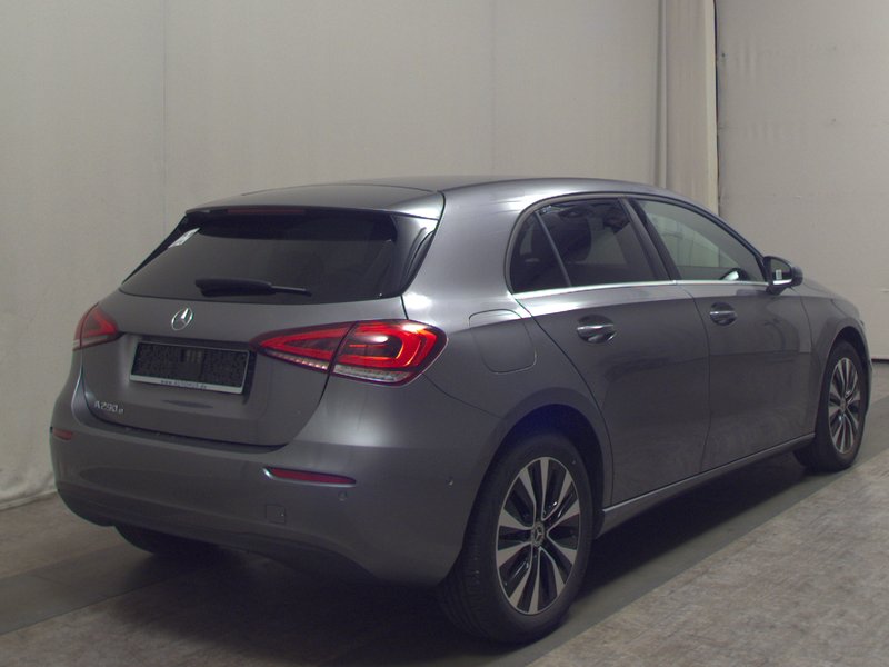Mercedes-Benz A 250 e automatik • LED • ACC — 4
