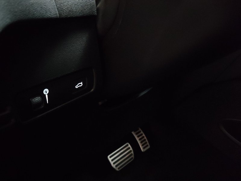 Volvo XC40 T4 automatik R-Design • 360° kamera • električna peta vrata — 7