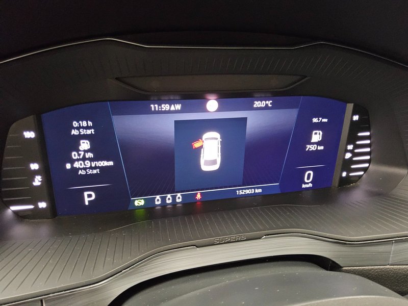 Škoda Superb Kombi 2.0 TDI automatik Ambition • ACC • električna vrata — 10