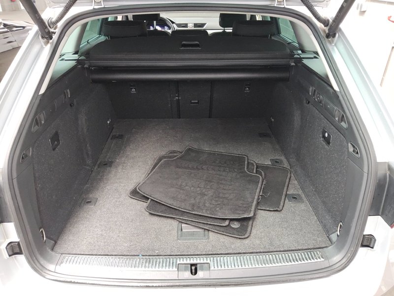 Škoda Superb Kombi 2.0 TDI automatik Ambition • ACC • električna vrata — 12
