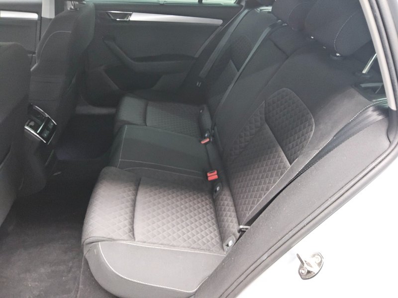 Škoda Superb Kombi 2.0 TDI automatik Ambition • ACC • električna vrata — 13