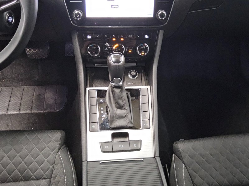 Škoda Superb Kombi 2.0 TDI automatik Ambition • ACC • električna vrata — 6