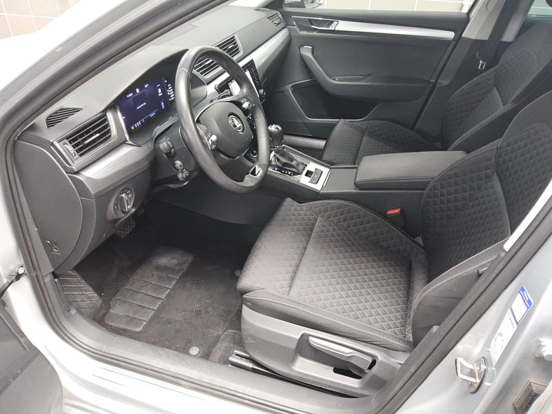 Škoda Superb Kombi 2.0 TDI automatik Ambition • ACC • električna vrata — 8