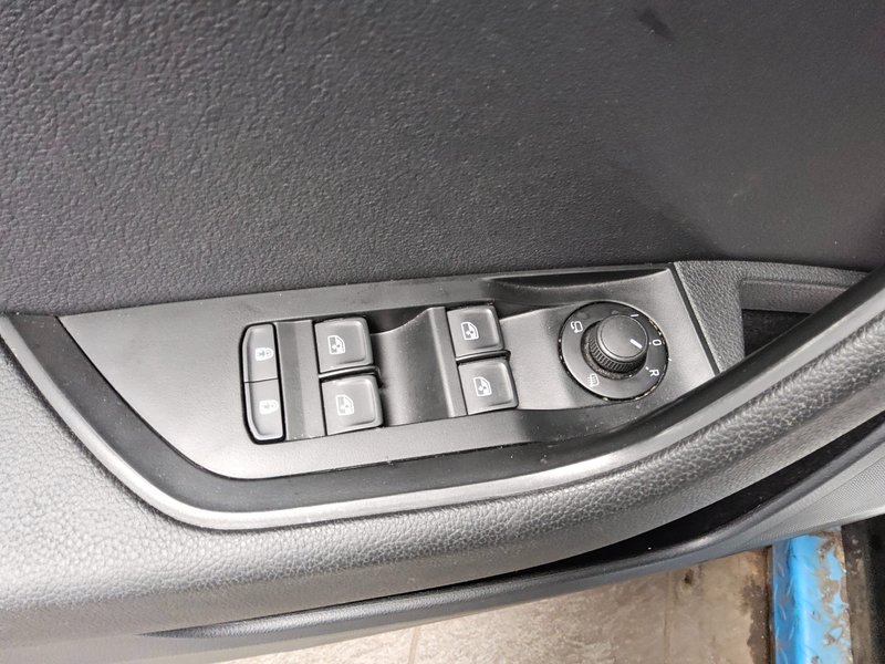 Škoda Superb Kombi 2.0 TDI automatik Ambition • ACC • električna vrata — 9