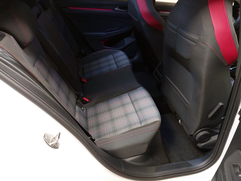 Volkswagen Golf 8 2.0 TSI GTI automatik • ACC • Full LED — 12