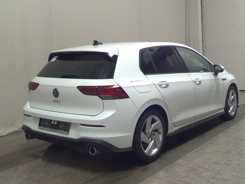 Volkswagen Golf 8 2.0 TSI GTI automatik • ACC • Full LED — 4