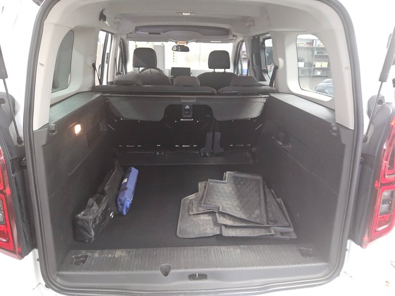 Opel Combo Life 1.5 D Edition • AHK • navigacija — 11