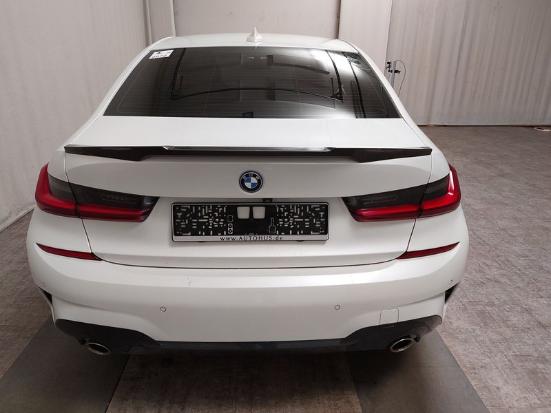 BMW 330e M Sport automatik • ACC • bežično punjenje — 14