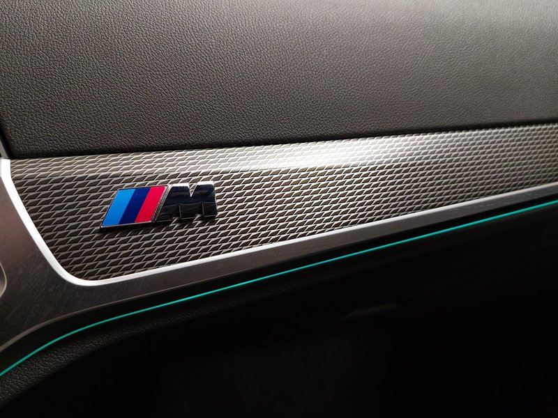 BMW 330e M Sport automatik • ACC • bežično punjenje — 15