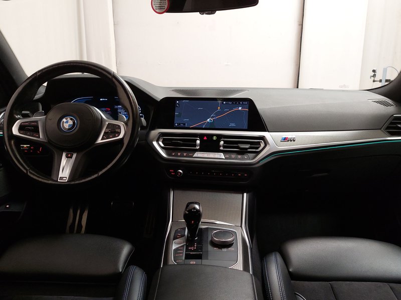 BMW 330e M Sport automatik • ACC • bežično punjenje — 19