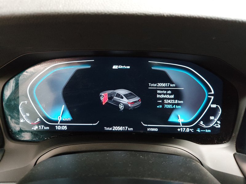 BMW 330e M Sport automatik • ACC • bežično punjenje — 23
