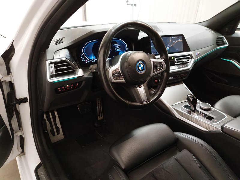BMW 330e M Sport automatik • ACC • bežično punjenje — 6